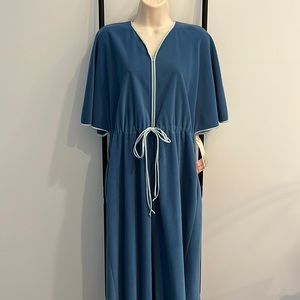 Rare 70’s Vanity Fair Shevelva Plush Velvet Warmth Robe/Gown Flare sleeve Size S